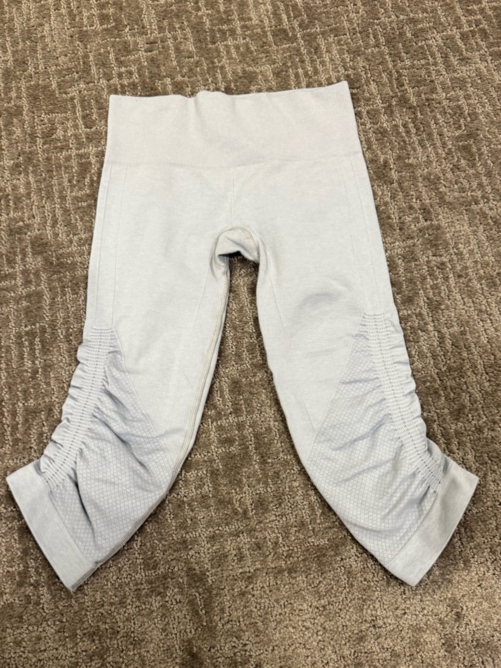 Lululemon Ruched Capri In the Flow 1 color gray size 2 - Picture 3 of 3